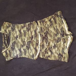 No Boundries, Size L, 2 Piece Camo set. Criss-Cross back at top of shirt.